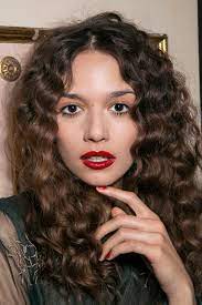 Shades eq is the ideal hair color for textured hair and curls! shades eq gloss is available in more than 100 shades, so your stylist can customize a hair color that is perfect for you. The Biggest Differences With Coloring Curly Hair Stylecaster