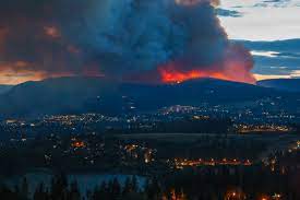 In august 2003, a nearby wildfire destroyed 239 homes and forced the temporary evacuation of about 30,000 residents. 0gonf4ghcjotrm