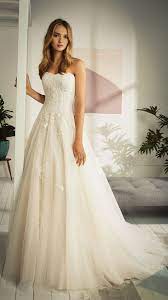 Am tag der hochzeit möchtest du dich einfach wohlfühlen ob schauspielerin, model oder prinzessen: Hochzeitskleider 2020 White One Kollektion Modell Ordizia B Brautkleid Brautkleider Hochzeit Neue Brautkleider Hochzeitskleid Tragerloses Hochzeitskleid