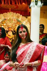 Kolkata Sindoor Khela Koel Mallick Gallery Social News Xyz Indian Women Painting Kolkata Hand Illustration