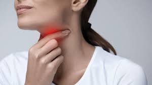 Kh&ocirc; họng l&agrave; bệnh g&igrave;? C&aacute;c nguy&ecirc;n nh&acirc;n g&acirc;y kh&ocirc; họng bạn n&ecirc;n biết