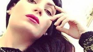 Greta Gray ironica, Red Morris Sereno