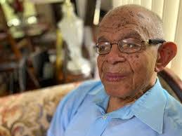 Lloyd Pearson's Instagram, Twitter & Facebook