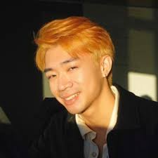 I'm thrilled to announce my recent promotion to Junior Graphic Designer at  Superbolt! I can't speak highly enough about my past four months as a  Graphic Design Fellow. A special thank you