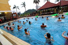 Play up your gains celebrity fitness is the fastest growing wellness, health and fitness company in south east asia with a unique lifestyle concept; It S A Party In The Pool Celebrity Fitness Malaysia Brings A Twist To Working Out By Having A Pool Party Workout Gaya Travel Magazine