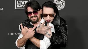 Marilyn manson has joined the cast of fx's sons of anarchy for a recurring role. Shooter Jennings Marilyn Manson S Miraculous Poetic Ability Doesn T Grow Cold Like A Lot Of People S Songwriting Guitar World