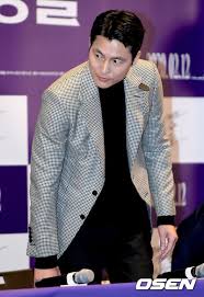 He came from a family of four, including his mother, father, and one younger brother. Jung Woo Sung Seating Is Also Charismatic To