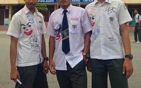 Budak felda main dalam kereta. Gambar Makin Kreatif Pelajar Zaman Sekarang Conteng Baju Sekolah Sampai Jadi Melampau
