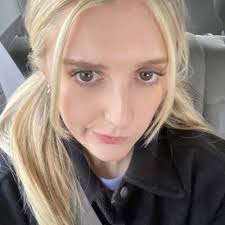 Destiny Broughton (@Hey_im_destiny)