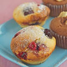 Weisse Schoko Beeren Muffins Rezept Beeren Muffins Lebensmittel Essen Schoko