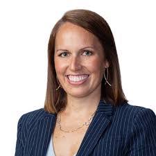 Kari Saylor's Instagram, Twitter & Facebook