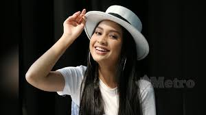 Mazliana haji nordin gadis yg hidup dgn 3s iaitu simple, sempoi mazliana: Tak Kisah Dikata Kemaruk Popular Sissy Imann