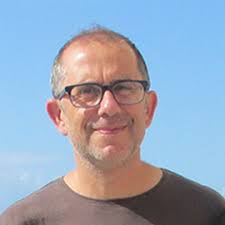 Global abundance of planktonic heterotrophic protists in the deep ocean