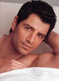 Ο σακησ ρουβασ σασ προσκαλει στο πιο ερωτικο μουσικο «ραντεβου» τησ χρονιασ! O Ellhnas Tragoydisths Sakhs Roybas Biografia Dhmioyrgikothta Kai Endiaferonta Gegonota