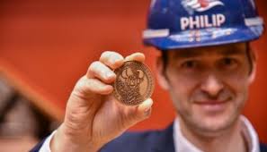 Captain Minnie Mouse Debuts New Adventure Costume for Upcoming Disney  Treasure Cruise Ship