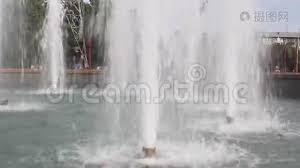 水流在喷泉中的强劲气流中mov格式视频下载_正版视频编号530783-摄图网