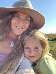 🌿Hey Folks, A reliable, conscientious, professional Therapist & delightful  daughter seek a home in Uki, Stokers or surrounds. Long term locals with  impeccable references. Self sufficient, no fuss tenants. Hoping to find