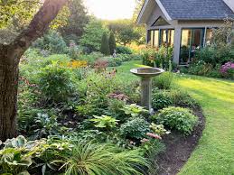 To choose the best mulch for flower beds for your garden, you should consider soil type, weather, and types of mulch. How To Choose The Best Mulch For Flower Gardens Longfield Gardens