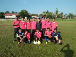 Permainan dilakukan selamat 90 menit dan dibagi tendangan bebas dilakukan di tempat terjadinya pelanggaran, terdapat 2 pilihan yang biasa. Pemilihan Pemain Bola Sepak Peringkat Zon 4 Smu A Ismailiah Binjai Manis