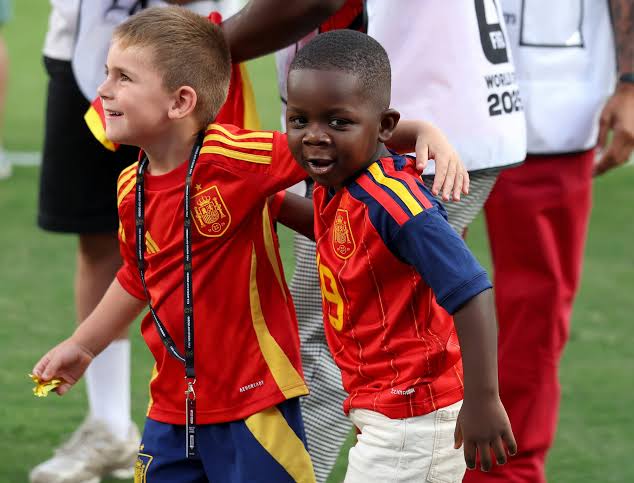 Lamine Yamal Celebrates World Cup Win with Girlfriend Inés García Santos &  Three-Year-Old Brother (Photos) - Just Jared - Celebrity News and Gossip |  Entertainment