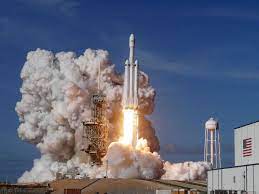 Starlink 25 falcon 9 block 5 spacex. Spacex Schwerlastrakete Von Elon Musk Soll Nasa Rover Zum Mond Fliegen Wissen