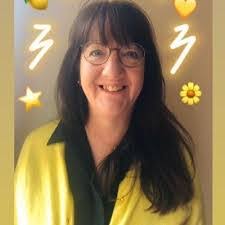 Melanie Applegate's Instagram, Twitter & Facebook