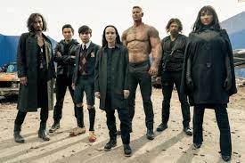 Parents need to know that the umbrella academy is a series about a group of adopted siblings with superpowers who team up to try to prevent a fiery future apocalypse. Umbrella Academy Staffel 3 Was Wir Uber Die Fortsetzung Des Netflix Hits Wissen Gq Germany