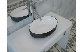 aquatica metamorfosi blck wht oval