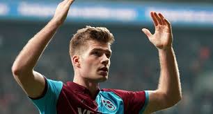 Hatta sörloth'un sevgilisi lena selnes, üç kez fenerbahçe'ye gel diyen taraftaralara hayır yanıtı vermişti. Sorloth Resmen Leipzig De Iste Bonservis Bedeli Trt Spor Turkiye Nin Guncel Spor Haber Kaynagi