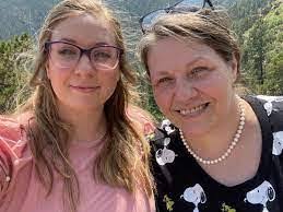 Leslie Minick's Instagram, Twitter & Facebook