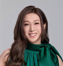 🦋 I can't emphasize enough how beautiful this human being is 💖 米雪姐 is  such an amazing role model, always so kind, caring, and full of positive  energy 🌟 Thank you for