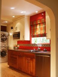 A Remodel Of A 1950s Cape Cod Kitchen Creates An Informal And Sunny Space For The Whole Family B Cottage Style Kitchen White Cottage Kitchens Home Room Design