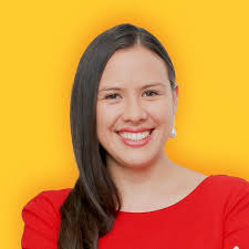 Nací y me crié en San Francisco de Heredia, estudié en la Escuela que lleva  el mismo nombre y en el Liceo Samuel Sáenz Flores. Gracias a una beca  completa me formé