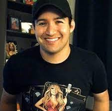 Linda Turiello's Instagram, Twitter & Facebook