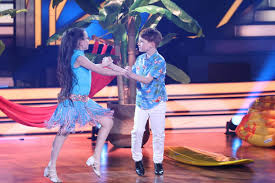 Let's dance kids goes to the final it was not enough for spencer and professional dance partner selma lohmann (11) and maris and jana lembersky (10) for the title dancing sternchen in 2021. Let S Dance Kids 1 Folge Ab 9 4 2021 Fakten Meinung