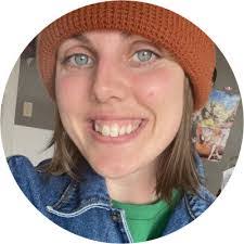 Kelly Chisholm's Instagram, Twitter & Facebook