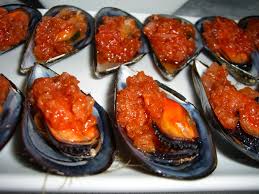 Para cocinar los mejillones, prepara la salsa con anterioridad, y luego agrega los mejillones a la olla y salsa precalentadas. Mejillones En Salsa De Vieira Varomeando Manuel Apir