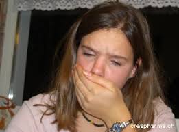 Il est créé par une inspiration très rapide qui stagne en raison de la fermeture de la glotte (espace entre les cordes vocales). Hoquet Causes Symptomes Traitements Creapharma