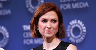 You are probably seeing the netflix comedy series, unbreakable kimmy schmidt and you are wondering who the actress playing the starring role is? Gkrurqy Dm29 M