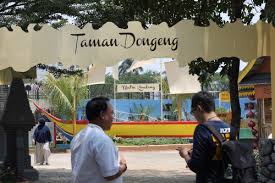 Dongeng merupakan suatu kisah yang diangkat dari pemikiran fiktif dan kisah nyata, menjadi suatu alur perjalanan hidup. Taman Dongeng World Of Wonders Tempat Belajar Kisah Dongeng Nusantara Yang Dikemas Interaktif About Tangerang