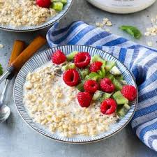 This breakfast recipe only has 221 calories, and it's so simple and delicious, you'll want to keep this one in. Easy High Protein Overnight Oats Recipe Healthy Fitness Meals