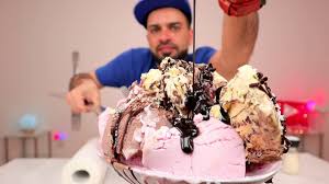 تحدي امير بروس اكل اكبر خاشوگة موطا بالعالم ملعقة آيس كريم عملاقة World Ice Cream Food Desserts