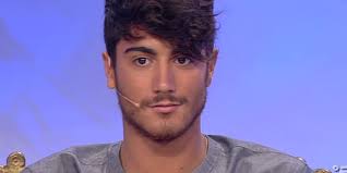 Uomini e Donne, puntata 28 settembre 2016, tutti contro Annunziata: è lì  per le telecamere?