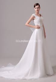 Dressyin vous propose différents modèles et styles de robes de mariée, y compris trapèze/princesse, sirène/trompette, fourreau, robe de bal. Robe De Mariee Col V Coupe Evasee