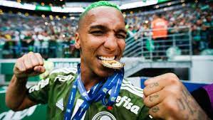 Não foi a primeira vez, deyverson garantiu que será a última, mas é difícil acreditar que o centroavante não será mais expulso vestindo a camisa do palmeiras. Volta De Deyverson Ao Palmeiras Depende Dos Olhos Nos Olhos Com Abel Prisma R7 Cosme Rimoli
