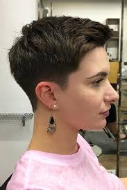30 Fresh Androgynous Haircuts For Modern Statement Makers Androgynous Haircut Short Hair Styles Androgynous Hair