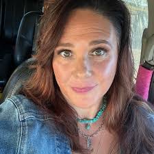 Amanda Loftin's Instagram, Twitter & Facebook