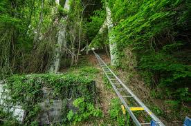 Resultat De Recherche D Images Pour Monte Charge Terrain En Pente Terrain En Pente Jardins Memes