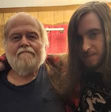 Hello friends has anyone had plantar fasciitis I have tried everything  splint new shoes frozen water bottles heat golf ball and nothing is helping  I'm going to get a cortisone shot on