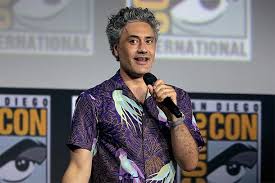 Waititi has been working as a director since the early 2000s, where he got his start directing short films like the. Taika Waititi In Gesprachen Fur Einen Star Wars Film Phantanews